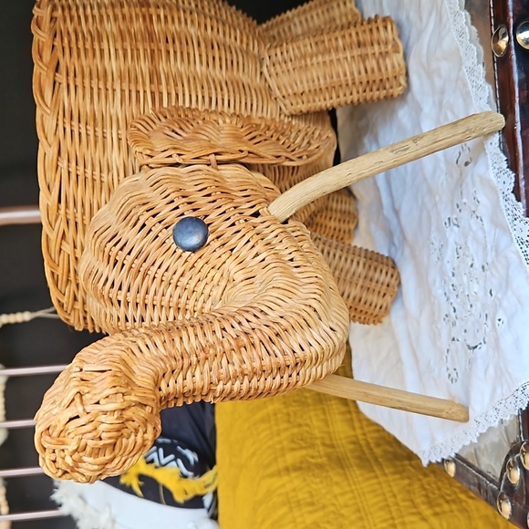 Vintage Wicker Elephant planter basket - Picture 6 of 9
